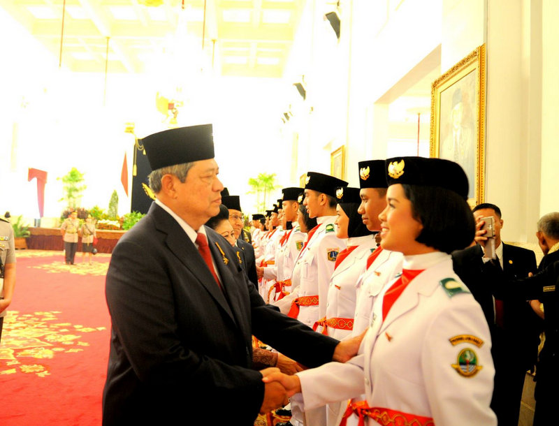 Erza Lasoturia Anansih Mendröfa mendapat ucapan selamat dari Presiden Susilo Bambang Yudhoyono pada 17 Agustus 2014. — Foto Dokumen pribadi 