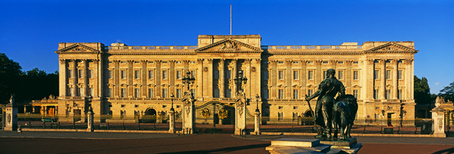 London, England, UK --- Buckingham Palace, London --- Photo © Murat Taner/Corbis