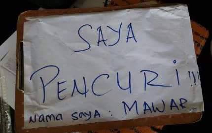 Ini tulisan yang memicu kemarahan warga terhadap pemilik ruko V-Gen di Kota Gunungsitoli. —Foto: Fajar Harefa via Facebook