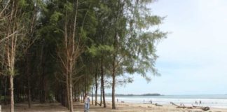 Hari Biasa, Tak Ada Pedagang di Pantai Berbisik