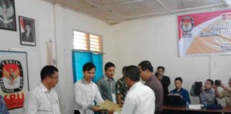 Calon Perseorangan Serahkan Berkas ke KPU Nias