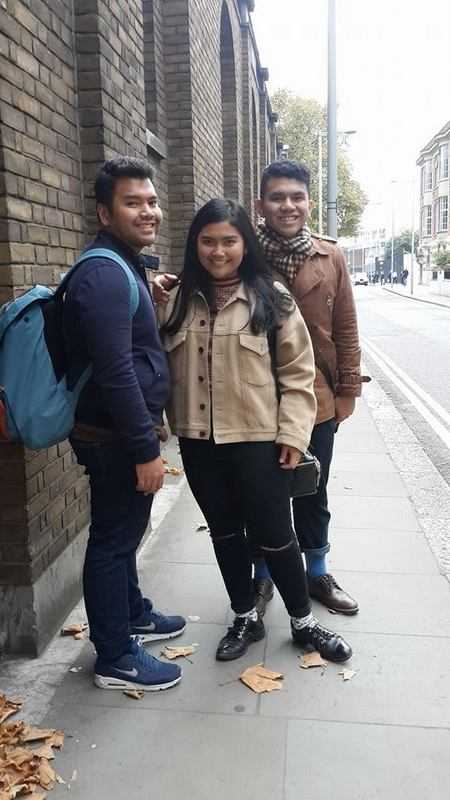 Ketiga anak dr Ria di London. —Foto: Dokumentasi dr Ria Novida Telaumbanua