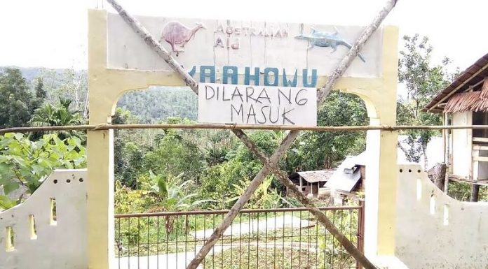 Upah Belum Dibayarkan, Tukang dan Warga Segel SMP Negeri 5 Gomo