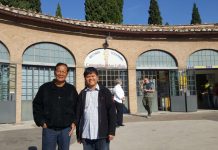 Isi Waktu, Adrianus Aroziduhu Gulö Bermain dengan Cucu dan Menulis