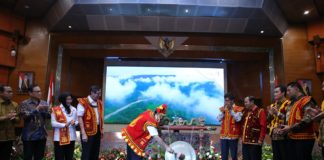 Menteri Pariwisata Luncurkan Festival Ya’ahowu Nias dan WSL 2018