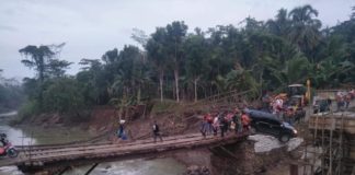 Syukurlah, Jembatan Darurat Sungai Gidö Bisa Dilalui