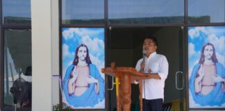 Hadiri Pemotongan Pita Rumdis Pendeta BKPN, Ketua DPRD Nisel Merasa Kagum