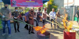 Kejari Gunungsitoli Musnahkan Barbut Perkara Tindak Pidana Umum