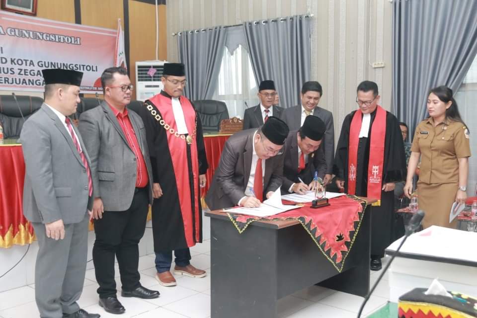 Wakil Wali Kota Gunungsitoli Hadiri PAW Anggota DPRD Kota Gunungsitoli Masa Jabatan 2019-2024