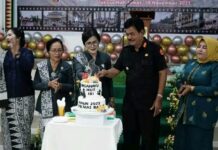 Bupati Nias Barat, Mengharapkan Bidan Menjadi Garda Terdepan Menekan AKI/AKB